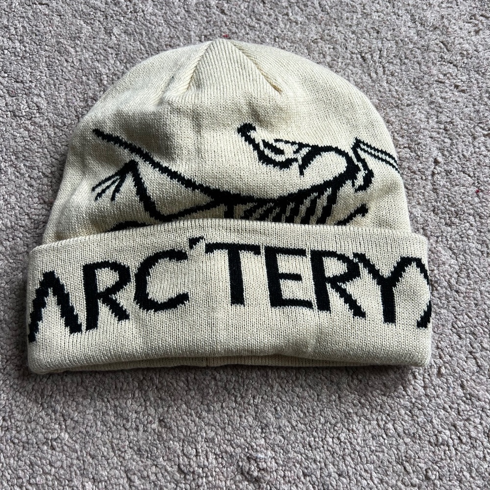 ARC'TERYX Cream and Black Beanie